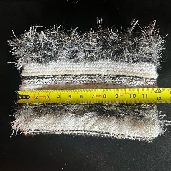 Chic Textured Women's Handbag - Black, Gold, Cream - Picture 7 of 11